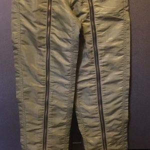 Vintage 80’s parachute pants w/expanding zipper. By Cotler. Unisex. Olive Green
